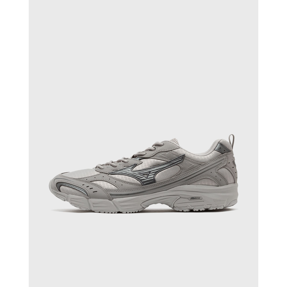 Mizuno vs nike hotsell