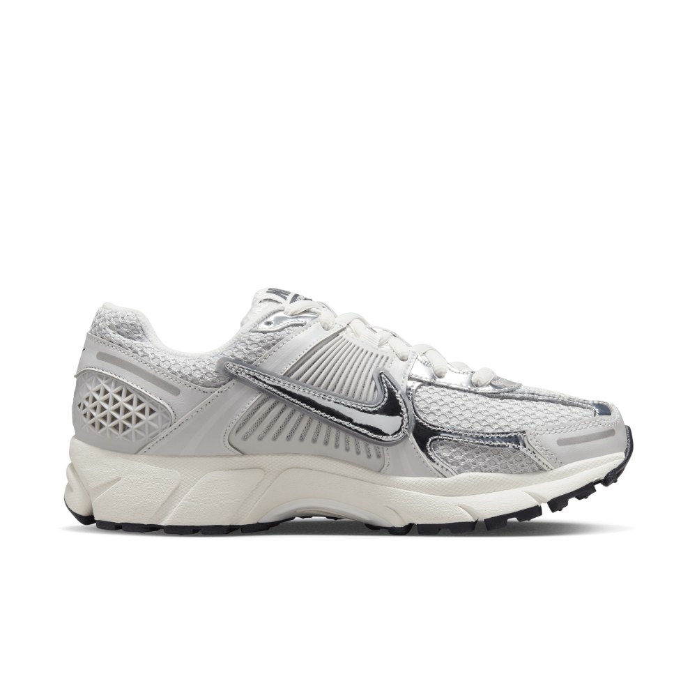 NIKE】NIKE W ZOOM VOMERO 5（スニーカー）｜NIKE（ナイキ）のファッション通販 - ZOZOTOWN
