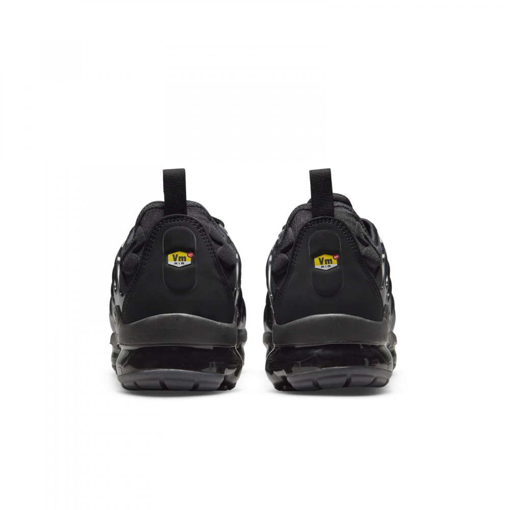 nike air max vapormax plus black