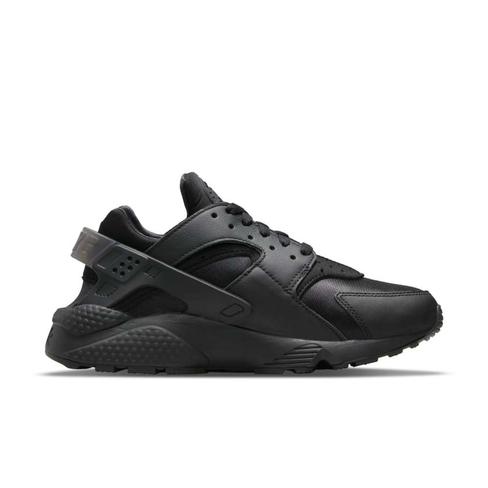 nike air huarache triple black