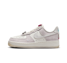 Nike Air Force 1 07 LX (FZ5066-111) in weiss