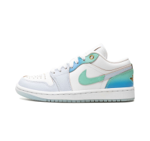 Jordan 1 Low SE Emerald Rise womens (FN8899 131)