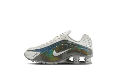 Nike Shox R4 (IB7703-100) bunt