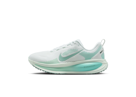 Nike Vomero 18 (HM6804-106) weiss