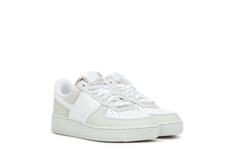 Nike Wmns Air Force 1 07 Light Bone (DC1165-001) weiss