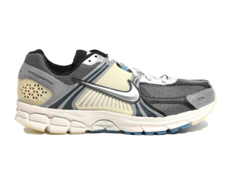 Nike Cheung Ka Long Zoom Vomero 5 (HQ3449 001) grau