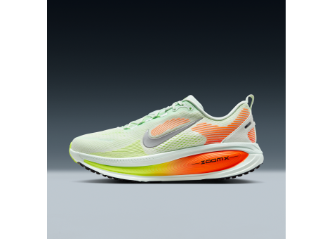 Nike Vomero 18 Barely Green & Hyper Crimson (HM6803-300) grün