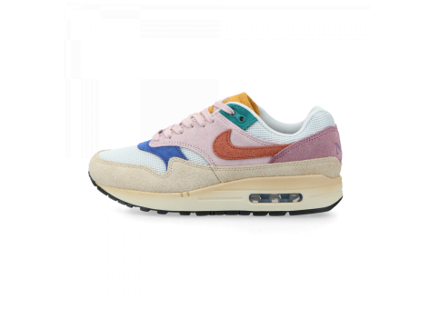 tan nike air max