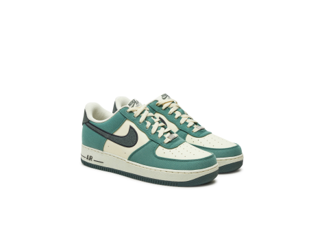 Nike Air Force 1 07 LV8 (FQ8713-100) grün