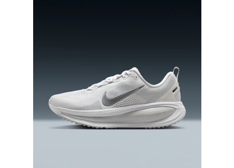 Nike Vomero 18 (HM6804-104) weiss
