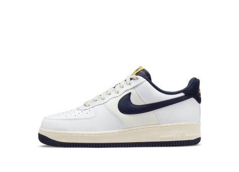 Nike Air Force 1 07 LV8 Varsity Jacket Michigan Low (DO5220-141) weiss