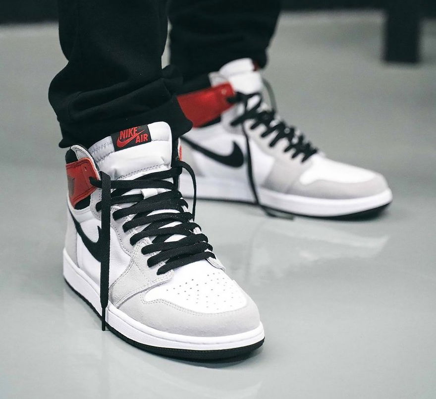 Air-Jordan-1-High-OG-Light-Smoke-Grey-555088-126