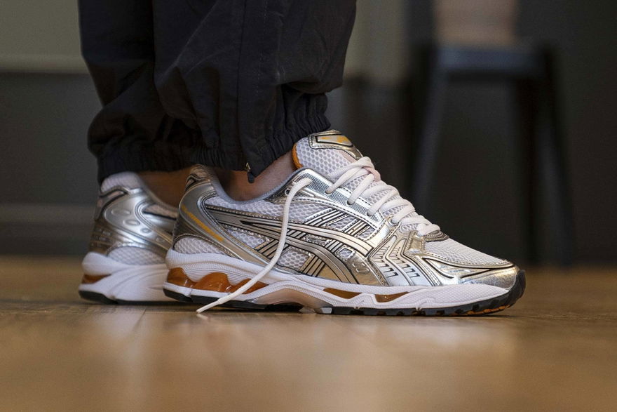 Asics Gel Kayano 14 Weiss Orange 1201a019-106 On feet