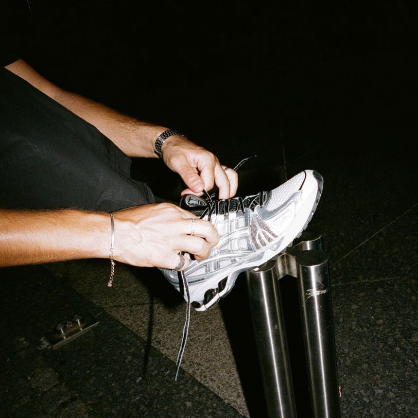 Asics-Gel-Kayano-Highlight-Kayano-Legacy-1203A325.020-On-Feet-Titel.jpg