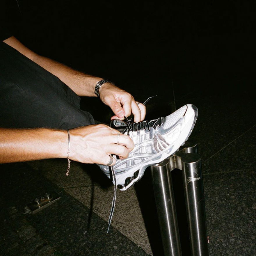 Asics Gel Kayano Highlight Kayano Legacy 1203A325.020 On Feet Titel