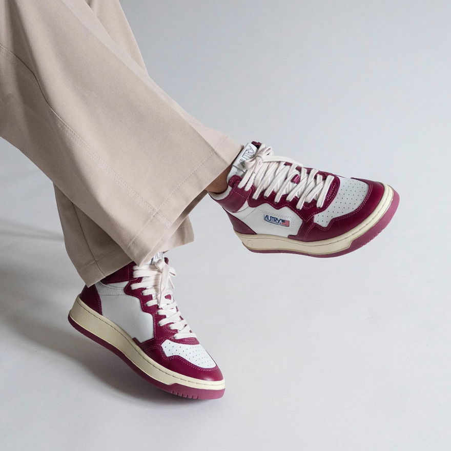 Autry Medalist Mid W Amethyst AUMWWB13 On Feet