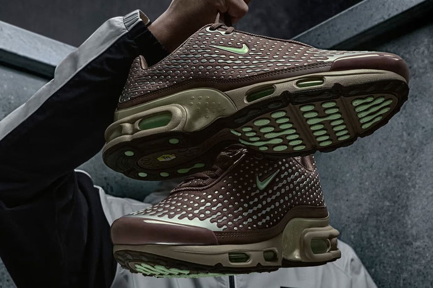 Kylian Mbappé x Nike Air Max Plus VII HQ2197-200 in Hands