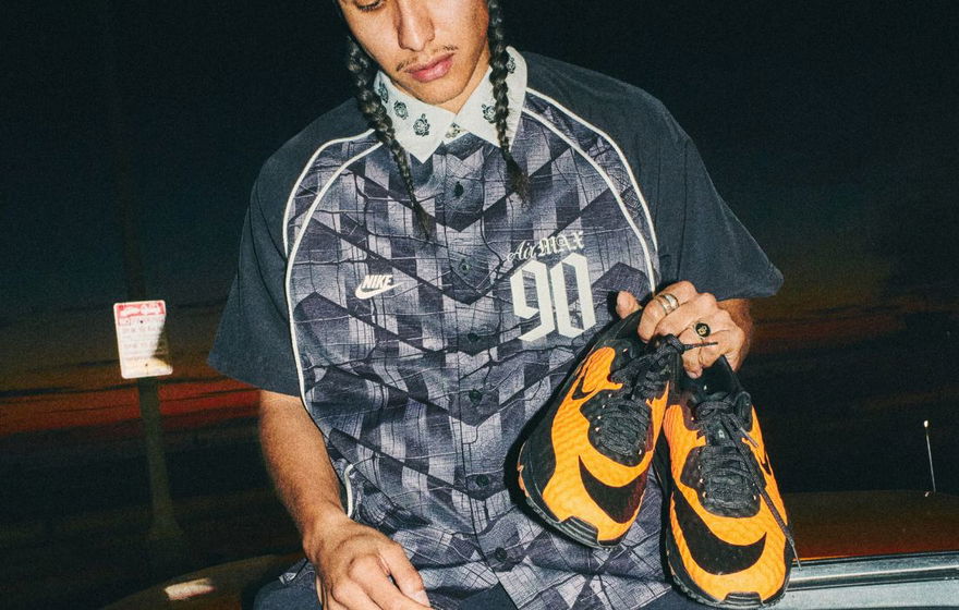 Nike Air Max 90 Hypervenom IR1978-844 in Hand