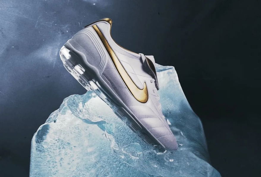Nike Cryoshot White Metallic Gold in Ice