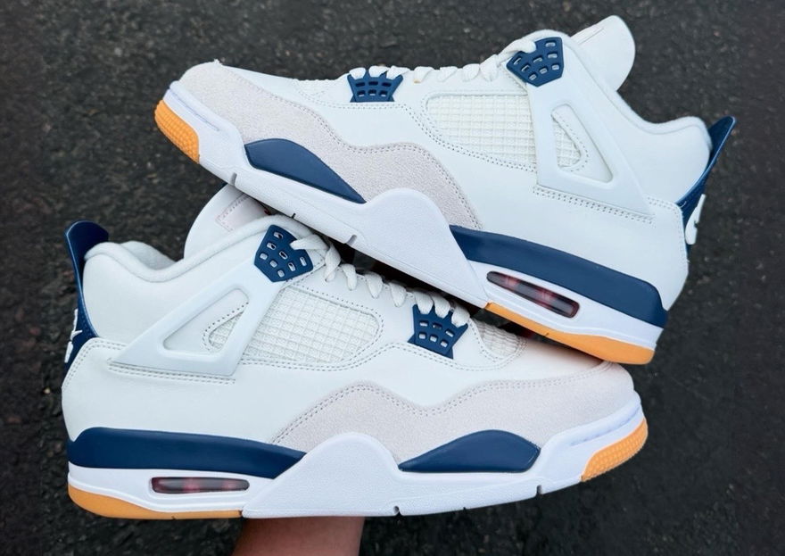 Nike Sb x Air Jordan 4 Navy DR5415-100 in Hands