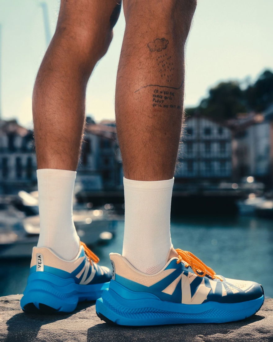 Veja Condor 3 Adv Enmesh CE2820953B On Feet