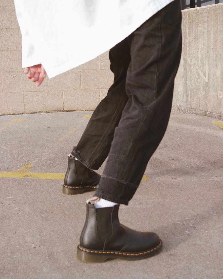 dr-martens-2976-vegan-chelsea-boot-sneaker-21456001-instagram-2