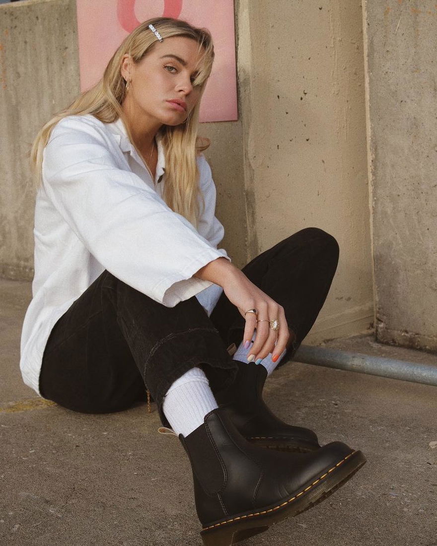 dr-martens-2976-vegan-chelsea-boot-sneaker-21456001