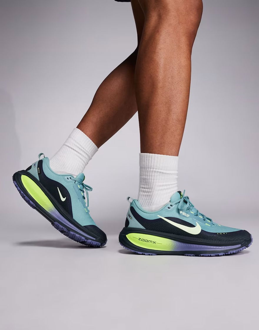 Nike Vomero 18 Gore-Tex HQ7001-300 on Feet
