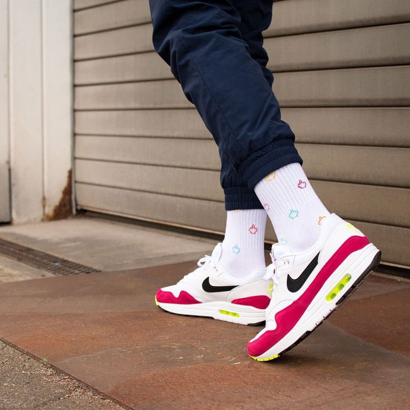 Calzini crew di J.Clay abbinati a una sneaker Nike Air Max 1