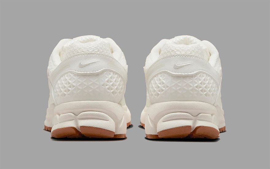 HM5886-133 nike zoom vomero 5 white/gum heelcap