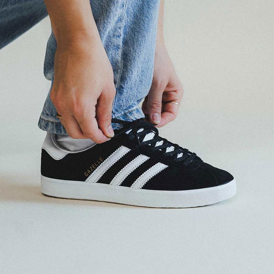 adidas Gazelle on Feet Schnürung