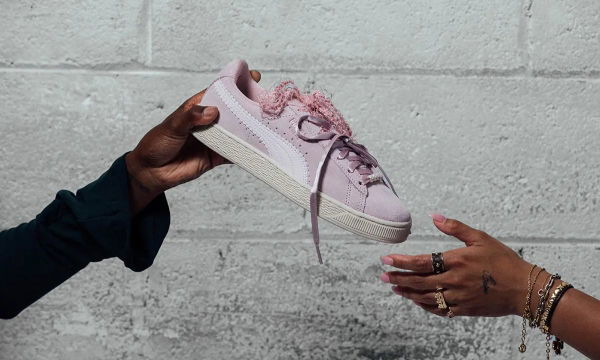 puma-suede-bloom-pack-misty-pink-408330_05-in-hand-titel.jpg