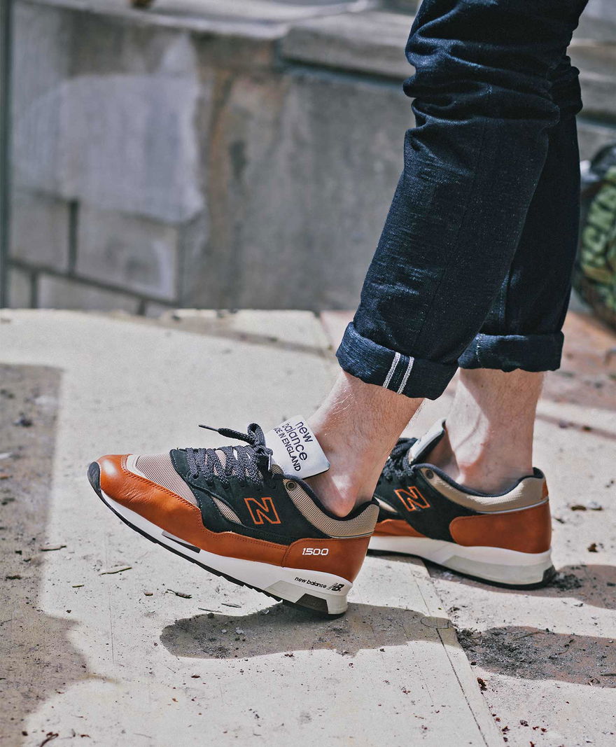 Pinroll mit New Balance Sneaker