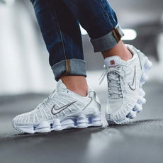 Nike Shox Sneaker